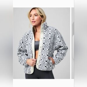 Fabletics tahoe teddy jacket white and gray (Authentic)